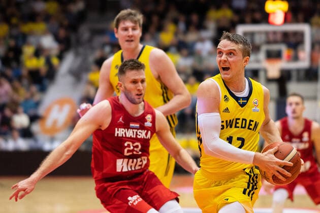 220228 Ludvig Hakansson of Sweden during the FIBA World Cup Qualifier game between Sweden and Croatia on February 28, 2022 in Norrköping,  Copyright: PETERxHOLGERSSON BB220228PH043