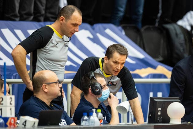 220228 The referee review the equalizer point by Croatia with 5 seconds left of the FIBA World Cup Qualifier game between Sweden and Croatia on February 28, 2022 in Norrköping,  Copyright: PETERxHOLGERSSON BB220228PH046
