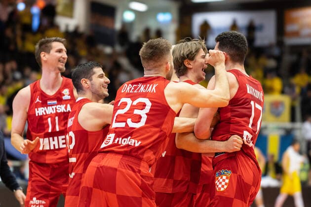 220228 Players of Croatia celebrate after the FIBA World Cup Qualifier game between Sweden and Croatia on February 28, 2022 in Norrköping,  Copyright: PETERxHOLGERSSON BB220228PH056