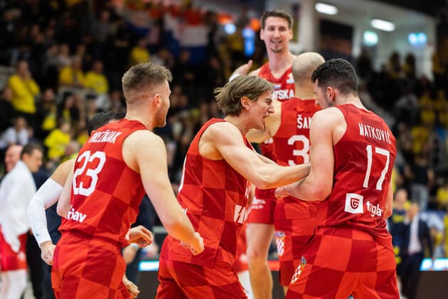 220228 Players of Croatia celebrate after the FIBA World Cup Qualifier game between Sweden and Croatia on February 28, 2022 in Norrköping,  Copyright: PETERxHOLGERSSON BB220228PH057