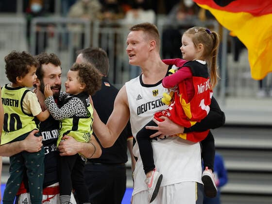 28 02 2022, Germany vs Israel, FIBA Basketball World Cup Qualifiers, Group D, GER, Heidelberg, SNP dome, Picture from the left side , Bastian Doreth Germany and Robin Benzing Germany with their children Copyright: HMBxMedia xHeikoxBecker