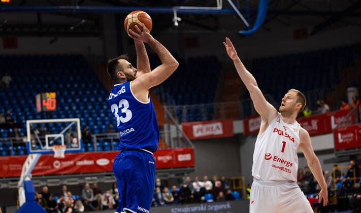 28.02.2022, Lublin. Basketball World Cup European Qualifiers. Poland VS Estonia 70:68. On the photo with the ball Kristjan Kitsing, right Jaroslaw Zyskowski. Photo Tairo Lutter, Postimees Lublin Lublin Poland 1TL28FEB22A218  Copyright: xTairoxLutterx Kristjan Kitsing, Jaroslaw Zyskowski