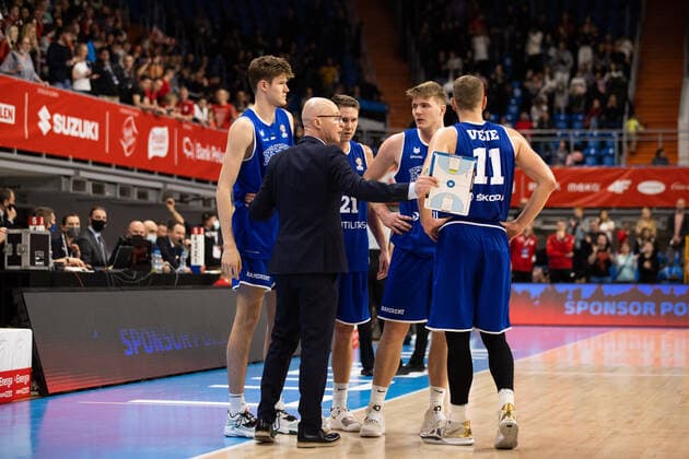 28.02.2022, Lublin. Basketball World Cup European Qualifiers. Poland VS Estonia 70:68. On the photo Estonian team with the coach. Photo Tairo Lutter, Postimees Lublin Lublin Poland 1TL28FEB22A321  Copyright: xTairoxLutterx Team Estonia