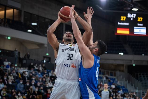 Basketball Heidelberg 28 02 2022 World Cup Qualifiers FIBA Basketball World Cup European Qualifiers Germany GER Israel ISR Johannes Thiemann Germany, No 32 Tomer Ginat Israel, No 41