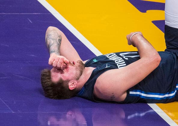 March 1, 2022, Los Angeles, California, USA: Luka Doncic 77 of the Dallas Mavericks lands on his back as he went for a layup during their NBA, Basketball Herren, USA game against the Los Angeles Lakers on Tuesday March 1, 2022 at Crypto.com Arena in Los Angeles, California. Lakers lose to Mavericks, 104-109. PI Los Angeles USA - ZUMAp124 20220301_zaa_p124_002 Copyright: xJAVIERxROJASx