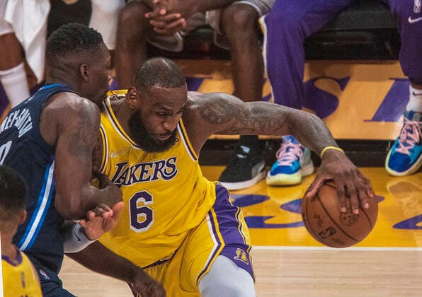 March 1, 2022, Los Angeles, California, USA: LeBron James 6 of the Los Angeles Lakers is defended by Dorian Finney-Smith 10 of the Dallas Mavericks during their NBA, Basketball Herren, USA game on Tuesday March 1, 2022 at Crypto.com Arena in Los Angeles, California. Lakers lose to Mavericks, 104-109. PI Los Angeles USA - ZUMAp124 20220301_zaa_p124_016 Copyright: xJAVIERxROJASx