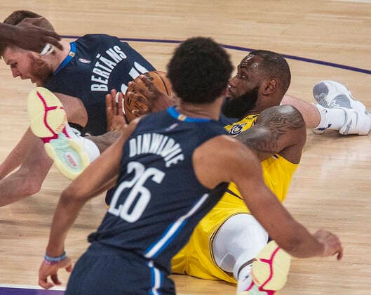 March 1, 2022, Los Angeles, California, USA: LeBron James 6 of the Los Angeles Lakers battles for the ball with Davis Bertans 44 of the Dallas Mavericks during their NBA, Basketball Herren, USA game on Tuesday March 1, 2022 at Crypto.com Arena in Los Angeles, California. Lakers lose to Mavericks, 104-109. PI Los Angeles USA - ZUMAp124 20220301_zaa_p124_017 Copyright: xJAVIERxROJASx