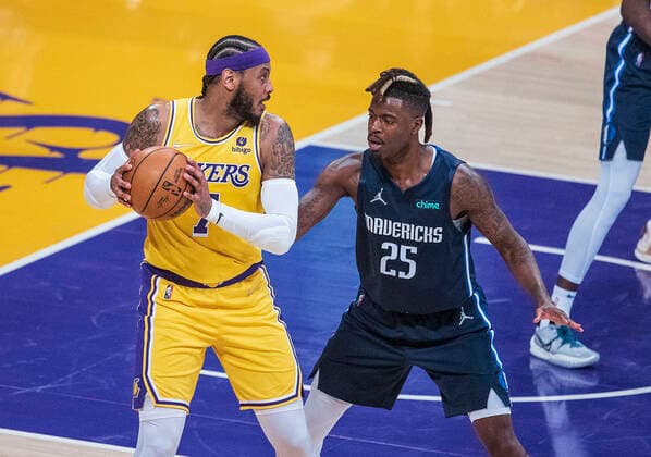 March 1, 2022, Los Angeles, California, USA: Camelo Anthony 7 of the Los Angeles Lakers is defended by Reggie Bullock 25 of the Dallas Mavericks during their NBA, Basketball Herren, USA game on Tuesday March 1, 2022 at Crypto.com Arena in Los Angeles, California. Lakers lose to Mavericks, 104-109. PI Los Angeles USA - ZUMAp124 20220301_zaa_p124_021 Copyright: xJAVIERxROJASx