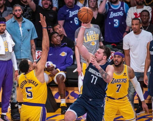 March 1, 2022, Los Angeles, California, USA: Luka Doncic 77 of the Dallas Mavericks puts up a shot over Talen Horton-Tucker 5 of the Los Angeles Lakers during their NBA, Basketball Herren, USA game on Tuesday March 1, 2022 at Crypto.com Arena in Los Angeles, California. Lakers lose to Mavericks, 104-109. PI Los Angeles USA - ZUMAp124 20220301_zaa_p124_042 Copyright: xJAVIERxROJASx