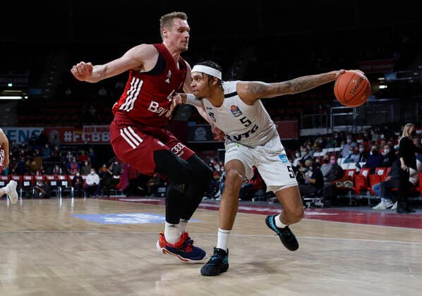 02 03 2022, BBL, FC Bayern Basketball vs Hamburg Towers , Audi Dome, basketball, sports, in the picture Leon Radosevic FCB Basketball vs Caleb Homesley Hamburg Towers