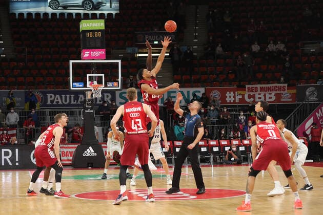 Tip Off of the match GER, FC Bayern Basketball vs Hamburg Towers, Basketball, 1 Bundesliga, Season 2021 2022, 02 03 2022, GER, FC Bayern Basketball vs Hamburg Towers, Basketball, 1 Bundesliga, Season 2021 2022, 02 03 2022, Muenchen Copyright: xEIBNER MarcelxEngelbrechtx EP_EER