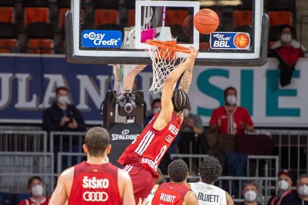 Nick Weiler Babb 0 FC Bayern , Dunk, in the context of which he is badly hurt, FC Bayern Basketball vs Hamburg Towers, easyCredit BBL, 02 03 2022 Muenchen Bayern Germany Copyright: xkolbert-press UlrichxGamelx