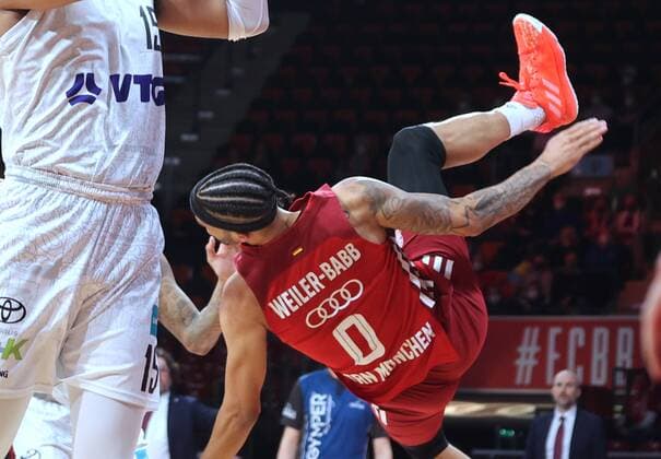 Fall without external impact Bayerns 0 Nick WEILER BABB before injury Basketball, FC Bayern Hamburg, on 2 03 2022, Basketball Bundesliga, FC Bayern Munich Basketball Hamburg Towers, season 2021 2022, in Munich, A U D I D O M E, Germany source Copyright Credit Oryk HAIST xx