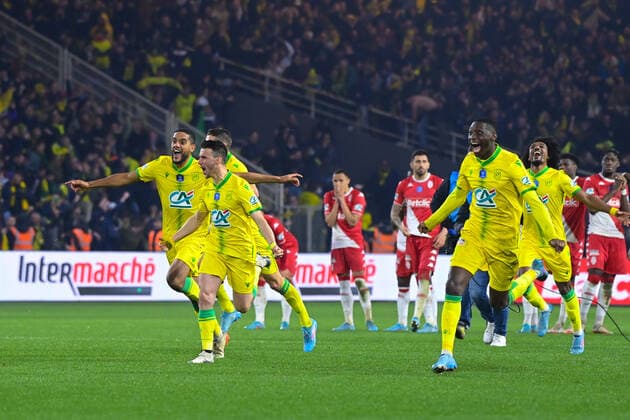Sport Bilder des Tages Fin du match - Joie des joueurs de l equipe Nantes apres sa victoire - FOOTBALL : Nantes vs Monaco - Coupe de France - 02 03 2022 FedericoPestellini Panoramic 