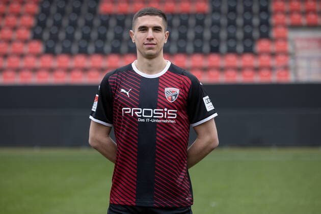 Nikola Stevanovic 15, FCI FC Ingolstadt 04 2 BL, Porträttermin 2021 2022 2 Bundesliga FC Ingolstadt 04 season 2021 2022