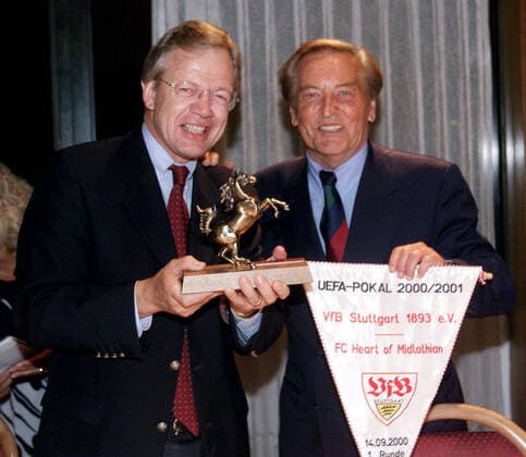 14.09.00 VfB Stuttgart - Hearts of Midlothian Deutschland, Stuttgart, 14.09.2000, Fussball, UEFA-Cup, VfB Stuttgart - Hearts of Midlothian (1:0): v.l. Douglas Smith (Präsident Hearts of Midlothian), Gerhard Mayer-Vorfelder (Präsident VfB Stuttgart). *** 14 09 00 VfB Stuttgart Hearts of Midlothian Germany, Stuttgart, 14 09 2000, Football, UEFA Cup, VfB Stuttgart Hearts of Midlothian 1 0 v l Douglas Smith President Hearts of Midlothian , Gerhard Mayer Vorfelder President VfB Stuttgart