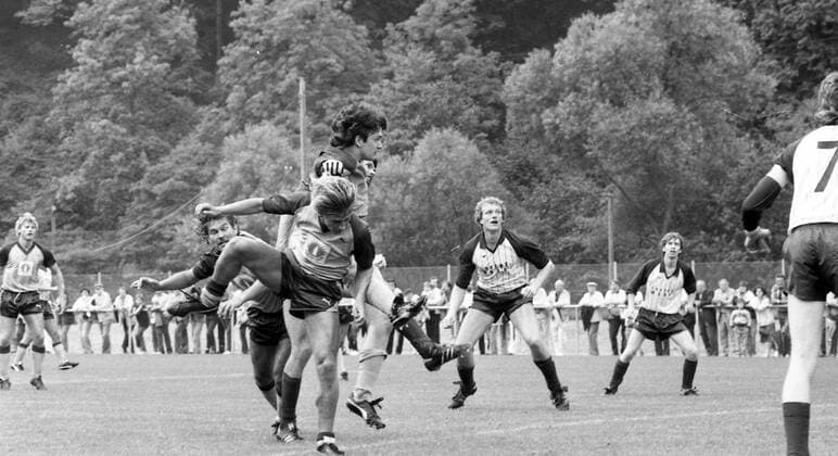 05.07.85 VfL Höfen - Stuttgarter Kickers Deutschland, Höfen, 05.07.1985, Fussball, 2. Bundesliga, Testspiel, VfL Höfen - Stuttgarter Kickers: Arthur Jeske (Stuttgarter Kickers). *** 05 07 85 VfL Höfen Stuttgarter Kickers Germany, Höfen, 05 07 1985, football, 2 Bundesliga, test match, VfL Höfen Stuttgarter Kickers Arthur Jeske Stuttgarter Kickers
