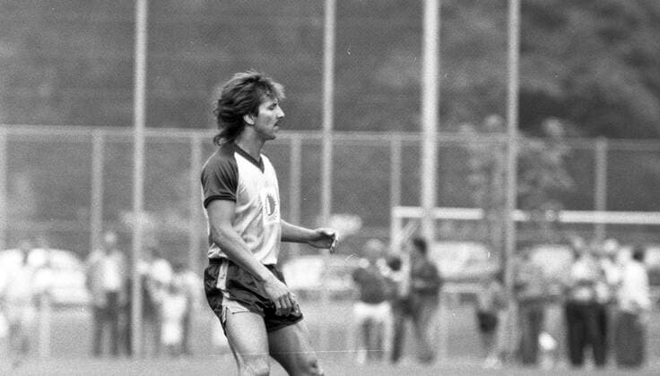 05.07.85 VfL Höfen - Stuttgarter Kickers Deutschland, Höfen, 05.07.1985, Fussball, 2. Bundesliga, Testspiel, VfL Höfen - Stuttgarter Kickers: Frank Elser (Stuttgarter Kickers). *** 05 07 85 VfL Höfen Stuttgarter Kickers Germany, Höfen, 05 07 1985, football, 2 Bundesliga, test match, VfL Höfen Stuttgarter Kickers Frank Elser Stuttgarter Kickers