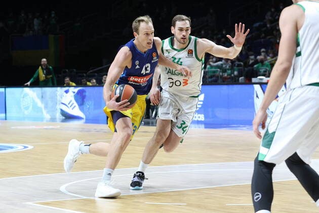 DEU, EuroLeague, ALBA vs Zalgiris Kaunas, 03 03 2022, Mercedes Benz Arena, Berlin, DEU, EuroLeague, ALBA vs Zalgiris Kaunas, in picture Luke Sikma ALBA Berlin 43 , Tyler Cavanaugh Zalgiris Kaunas 34 nordphotoxGmbHx xEngler nph00076