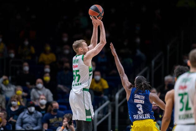 Basketball Berlin 03 03 2022 2021 2022 Euroleague Regular Season Alba Berlin Zalgiris Kaunas Niels Giffey Kaunas, No 55 Jaleen Smith Alba Berlin, No 03