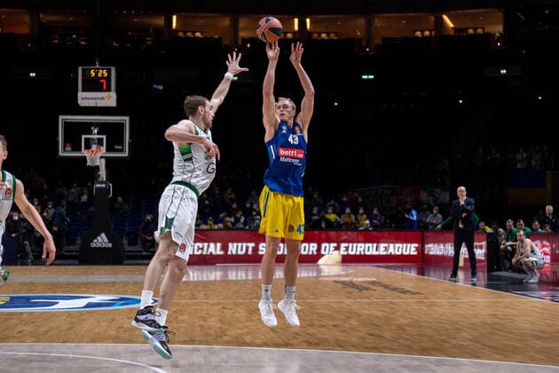 Basketball Berlin 03 03 2022 2021 2022 Euroleague Regular Season Alba Berlin Zalgiris Kaunas Luke Sikma Alba Berlin, No 43 Tyler Cavanaugh Kaunas, No 34