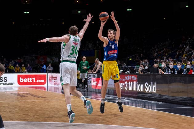 Basketball Berlin 03 03 2022 2021 2022 Euroleague Regular Season Alba Berlin Zalgiris Kaunas Malte Delow Alba Berlin, No 06 Tyler Cavanaugh Kaunas, No 34