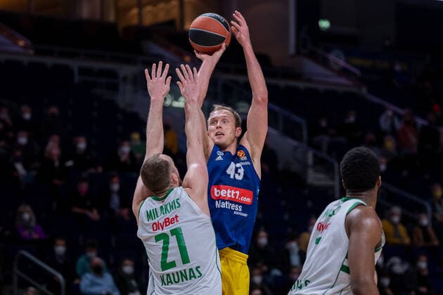 Basketball Berlin 03 03 2022 2021 2022 Euroleague Regular Season Alba Berlin Zalgiris Kaunas Luke Sikma Alba Berlin, No 43 Arturas Milaknis Kaunas, No 21