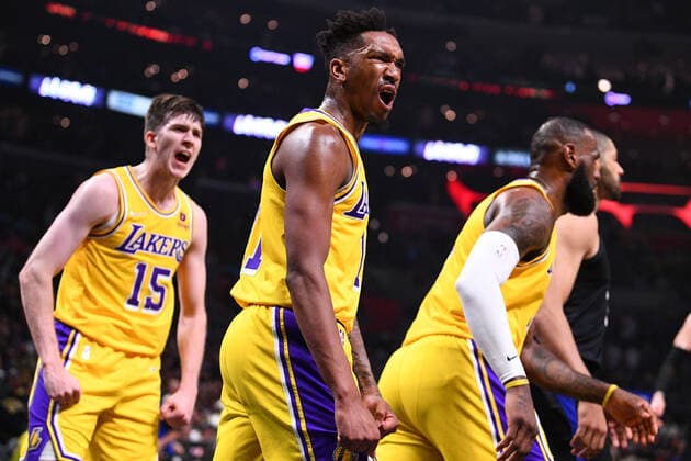 LOS ANGELES, CA - MARCH 03: Los Angeles Lakers Guard Malik Monk (11) celebrates after a dunk during a NBA, Basketball Herren, USA game between the Los Angeles Lakers and the Los Angeles Clippers on March 3, 2022 at Crypto.com Arena in Los Angeles, CA. (Photo by Brian Rothmuller Icon Sportswire) NBA: MAR 03 Lakers at Clippers Icon220303008