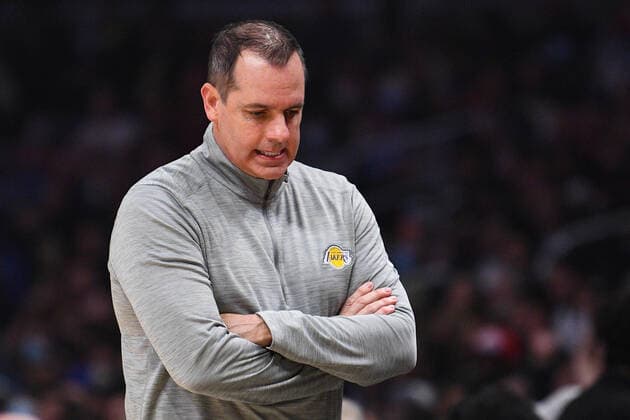LOS ANGELES, CA - MARCH 03: Lakers head coach Frank Vogel looks on during a NBA, Basketball Herren, USA game between the Los Angeles Lakers and the Los Angeles Clippers on March 3, 2022 at Crypto.com Arena in Los Angeles, CA. (Photo by Brian Rothmuller Icon Sportswire) NBA: MAR 03 Lakers at Clippers Icon220303030