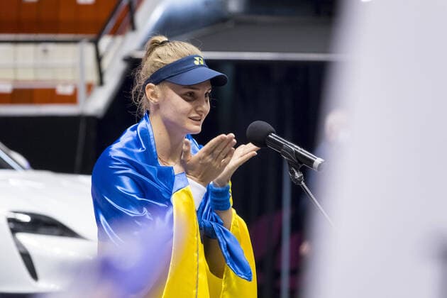 Sport Themen der Woche KW09 Sport Bilder des Tages Dayana YASTREMSKA (UKR) embrasse sa grand mere pour son anniversaire - Open 6eme sens MÃ tropole de Lyon, Lyon 04 03 2022 - TENNIS : Open 6eme Sens Lyon Metropole - 04 03 2022 SandrineThesillat Panoramic 