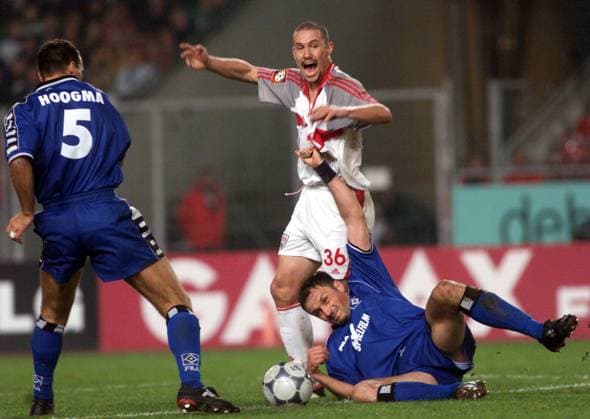 14.10.00 VfB Stuttgart - Hamburger SV Deutschland, Stuttgart, 14.10.2000, Fussball, Bundesliga, VfB Stuttgart - Hamburger SV (3:3): v.l. Sean Dundee (VfB Stuttgart), Andrej Panadic (Hamburger SV). *** 14 10 00 VfB Stuttgart Hamburger SV Germany, Stuttgart, 14 10 2000, Football, Bundesliga, VfB Stuttgart Hamburger SV 3 3 v l Sean Dundee VfB Stuttgart , Andrej Panadic Hamburger SV