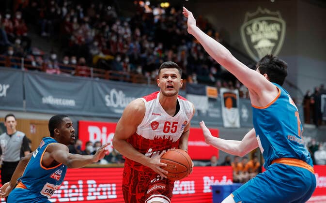 04 03 2022, basketball, BBL, main round, s Oliver Wuerzburg ratiopharm ulm, GER, Wuerzburg, tectake Arena picture from left Semaj Christon ratiopharm ulm , Filip Stanic s Oliver Wuerzburg and Nicolas Bretzel ratiopharm ulm Copyright: HMBxMedia xHeikoxBecker