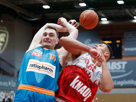 04 03 2022, Basketball, BBL, Hauptrunde, s Oliver Wuerzburg ratiopharm ulm, GER, Wuerzburg, tectake Arena Picture from left Philipp Herkenhoff ratiopharm ulm and Filip Stanic s Oliver Wuerzburg Copyright: HMBxMedia xHeikoxBecker