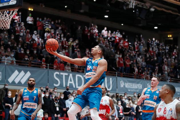 04 03 2022, s Oliver Wuerzburg vs ratiopharm Ulm, easyCredit BBL, 23 matchday, GER, Wuerzburg, tectake Arena, In picture from left Sindarius Thornwell ratiopharm ulm , Karim Jallow ratiopharm ulm , William Buford s Oliver Wuerzburg and Philipp Herkenhoff ratiopharm ulm Copyright: HMBxMedia xJulienxBecker