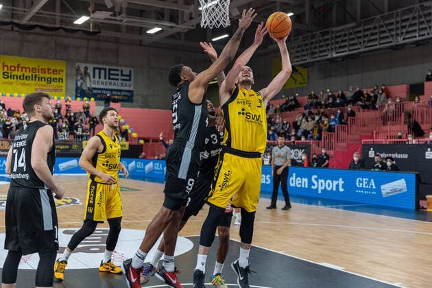 Josh Price Nuernberg Falcons, 09 Daniel Keppeler Tigers Tuebingen, 31 Tigers Tuebingen vs Nuernberg Falcons, 2 Basketball Bundesliga, Pro A, Barmer 2 Basketball, 27 Spieltag , Spielzeit 2021 2022, 04 03 2022 Tigers Tuebingen vs Nuernberg Falcons, 2 Basketball Bundesliga, Pro A, Barmer 2 Basketball, 27 Spieltag , Spielzeit 2021 2022, 04 03 2022 Tuebingen Copyright: xNinaxSanderx xEibnerxPressefotox EP_NSR