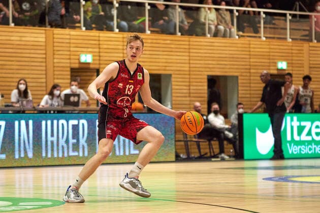 Lennard Winter Bayer Giants Leverkusen 13 Itzehoe Eagles vs Bayer Giants Leverkusen, ProA, 2 Barmer Basketball, Bundesliga, Spielzeit 2021 2022, 27 Spieltag, 04 03 2022 Photo EIBNER Stephanie Zerbe Itzehoe Eagles vs Bayer Giants Leverkusen, ProA, 2 Barmer Basketball, Bundesliga, Spielzeit 2021 2022, 27 Spieltag, 04 03 2022 Brokdorf Copyright: xStephaniexZerbe xEibner-Pressefox EP_SZE