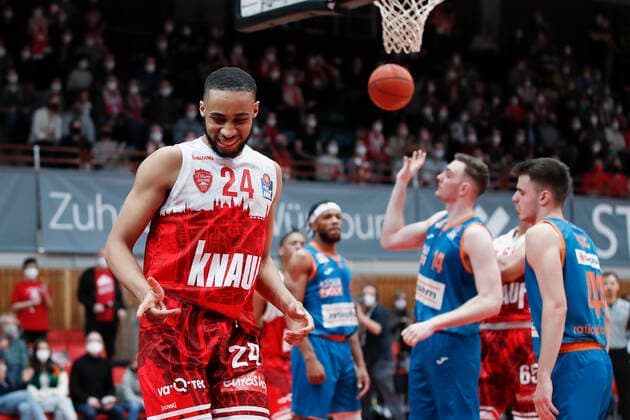 04 03 2022, s Oliver Wuerzburg vs ratiopharm Ulm, easyCredit BBL, 23 matchday, GER, Wuerzburg, tectake Arena, Pictured cheering for Cameron Hunt s Oliver Wuerzburg Copyright: HMBxMedia xJulienxBecker