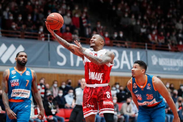 04 03 2022, s Oliver Wuerzburg vs ratiopharm Ulm, easyCredit BBL, 23 matchday, GER, Wuerzburg, tectake Arena, In picture from left Charles Callison s Oliver Wuerzburg vs Karim Jallow ratiopharm ulm Copyright: HMBxMedia xJulienxBecker