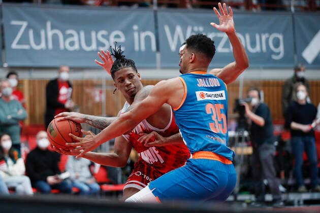 04 03 2022, s Oliver Wuerzburg vs ratiopharm Ulm, easyCredit BBL, 23 matchday, GER, Wuerzburg, tectake Arena, In picture from left Desi Rodriguez s Oliver Wuerzburg vs Karim Jallow ratiopharm ulm Copyright: HMBxMedia xJulienxBecker