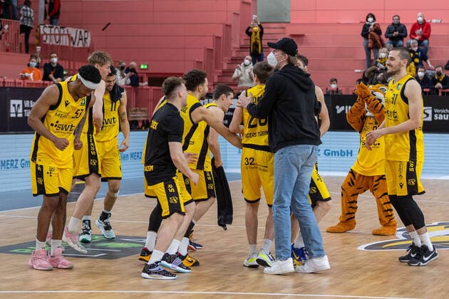 Tigers Tuebingen win over Nuernberg Falcons Tigers Tuebingen vs Nuernberg Falcons, 2 Basketball Bundesliga, Pro A, Barmer 2 Basketball, 27 Spieltag , Spielzeit 2021 2022, 04 03 2022 Tigers Tuebingen vs Nuernberg Falcons, 2 Basketball Bundesliga, Pro A, Barmer 2 Basketball, 27 Spieltag , Spielzeit 2021 2022, 04 03 2022 Tuebingen Copyright: xNinaxSanderx xEibnerxPressefotox EP_NSR