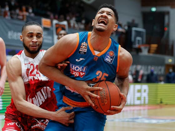 04 03 2022, basketball, BBL, main round, s Oliver Wuerzburg ratiopharm ulm, GER, Wuerzburg, tectake Arena picture from left Cameron Hunt s Oliver Wuerzburg and Karim Jallow ratiopharm ulm Copyright: HMBxMedia xHeikoxBecker