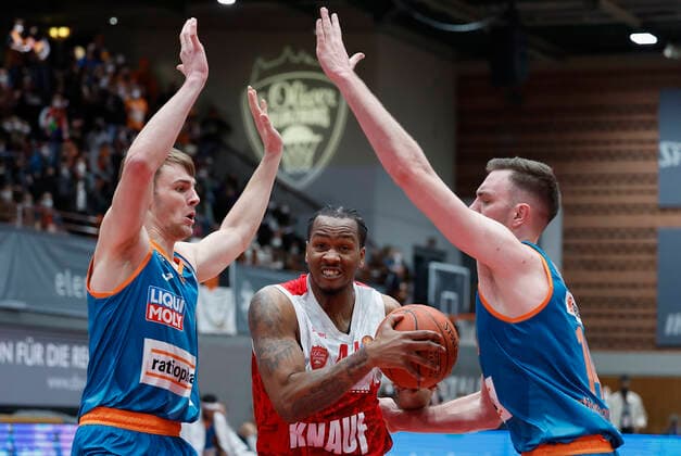 04 03 2022, Basketball, BBL, Hauptrunde, s Oliver Wuerzburg ratiopharm ulm, GER, Wuerzburg, tectake Arena Picture from left Moritz Krimmer ratiopharm ulm , William Buford s Oliver Wuerzburg and Philipp Herkenhoff ratiopharm ulm Copyright: HMBxMedia xHeikoxBecker