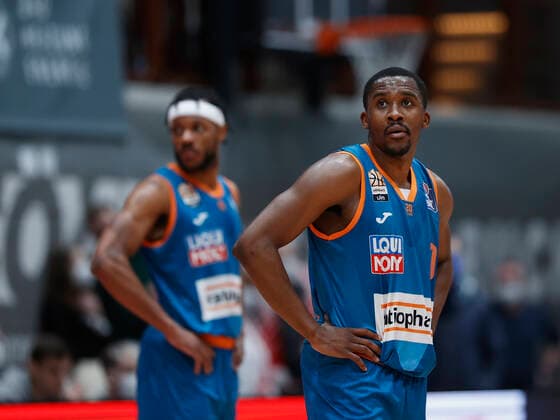 04 03 2022, basketball, BBL, main round, s Oliver Wuerzburg ratiopharm ulm, GER, Wuerzburg, tectake Arena picture from l Jaron Blossomgame ratiopharm ulm and Semaj Christon ratiopharm ulm Copyright: HMBxMedia xHeikoxBecker