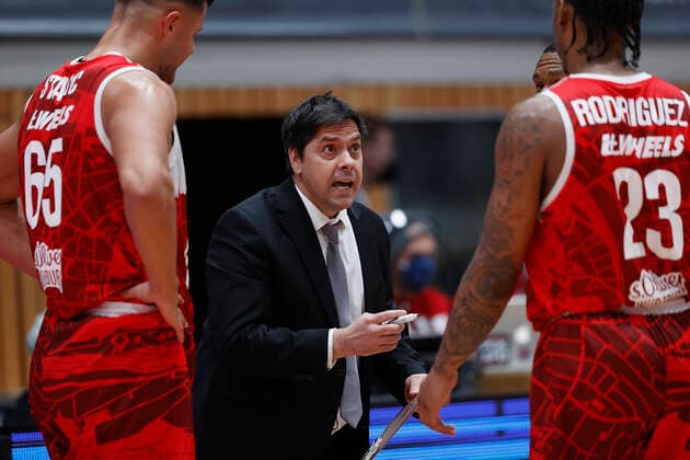 04 03 2022, Basketball, BBL, Hauptrunde, s Oliver Wuerzburg ratiopharm ulm, GER, Wuerzburg, tectake Arena Picture from left Filip Stanic s Oliver Wuerzburg , Headcoach Sasa Filipovski s Oliver Wuerzburg and Desi Rodriguez s Oliver Wuerzburg Copyright: HMBxMedia xHeikoxBecker
