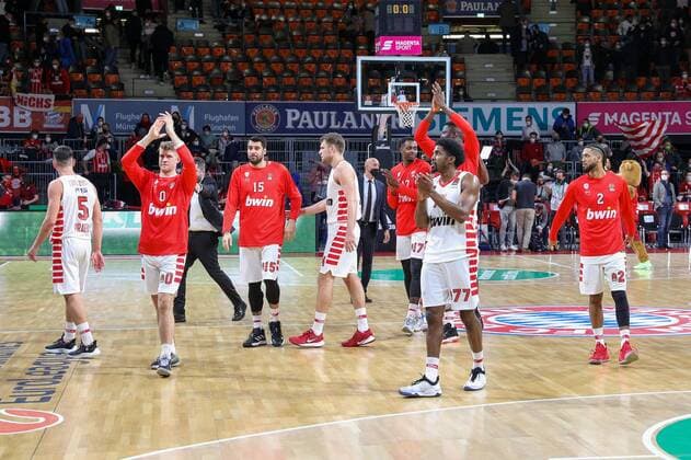 Final cheer at Olympiakos Piraeus, FC Bayern Basketball vs Olympiakos Piraeus, Euroleague, 04 03 2022 Munich Bavaria Germany Copyright: xkolbert-press ChristianxKolbertx