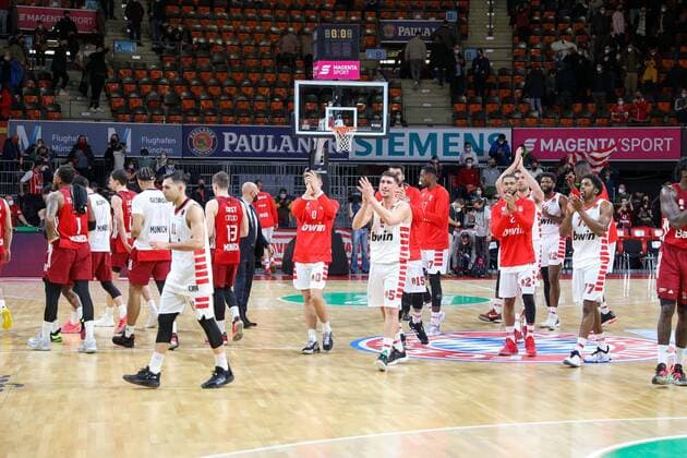 Final cheer at Olympiakos Piraeus, FC Bayern Basketball vs Olympiakos Piraeus, Euroleague, 04 03 2022 Munich Bavaria Germany Copyright: xkolbert-press ChristianxKolbertx