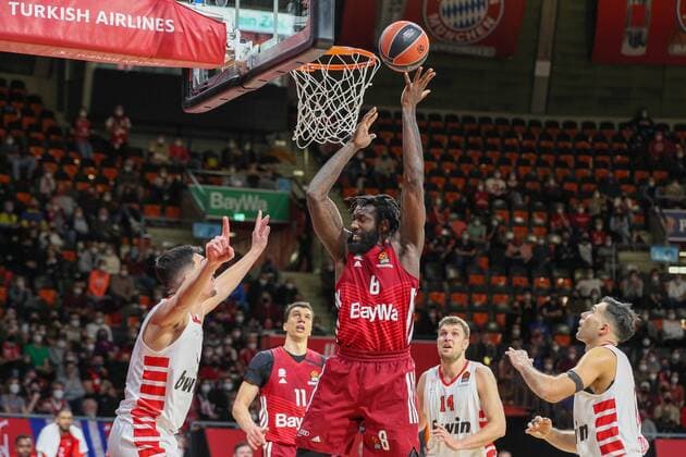 in duel, action, with Othello Hunter 8 FC Bayern Basketball , FC Bayern Basketball vs Olympiakos Piraeus, Euroleague, 04 03 2022 Muenchen Bayern Germany Copyright: xkolbert-press ChristianxKolbertx