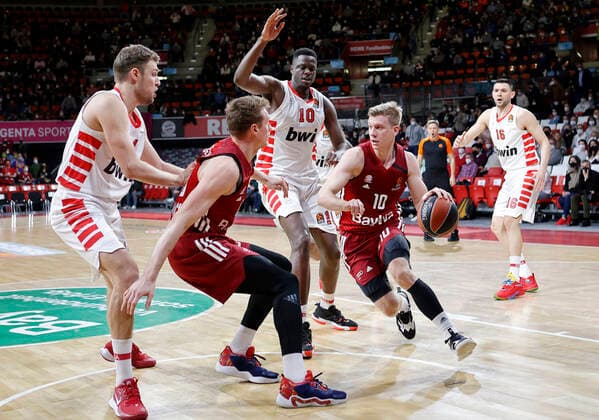 04 03 2022, Euroleague, FC Bayern Basketball vs Olympiacos Pireaus , Audi Dome, Basketball, Sports, in the picture Sasha Vezenkov Olympiacos Piraeus , Leon Radosevic FCB Basketball , Moustapha Fall Olympiacos Piraeus , Ognjen Jaramaz FCB Basketball , Kostas Papanikolaou Olympiacos Piraeus