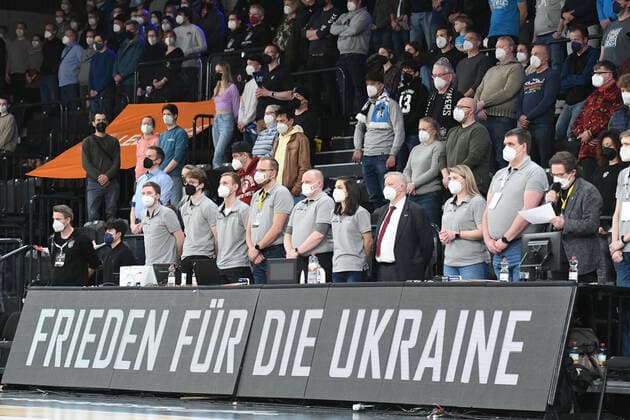 Basketball I Men I Season 2021 2022 I BBL I 23 Matchday I Hamburg Towers EWE Baskets Oldenburg I 05 03 2022 Peace for Ukraine Hamburg edel optics de Arena Hamburg Germany Copyright: xLobeca AndreasxHannigx