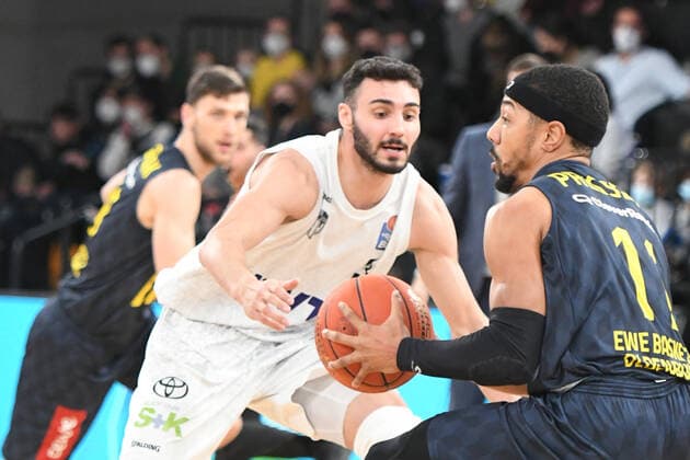 Basketball I Men I Season 2021 2022 I BBL I 23 Matchday I Hamburg Towers EWE Baskets Oldenburg I 05 03 2022 Maximilian DiLeo 3, Hamburg Towers vs Phil Pressey 11, EWE Baskets Oldenburg Hamburg edel optics de Arena Hamburg Germany Copyright: xLobeca AndreasxHannigx